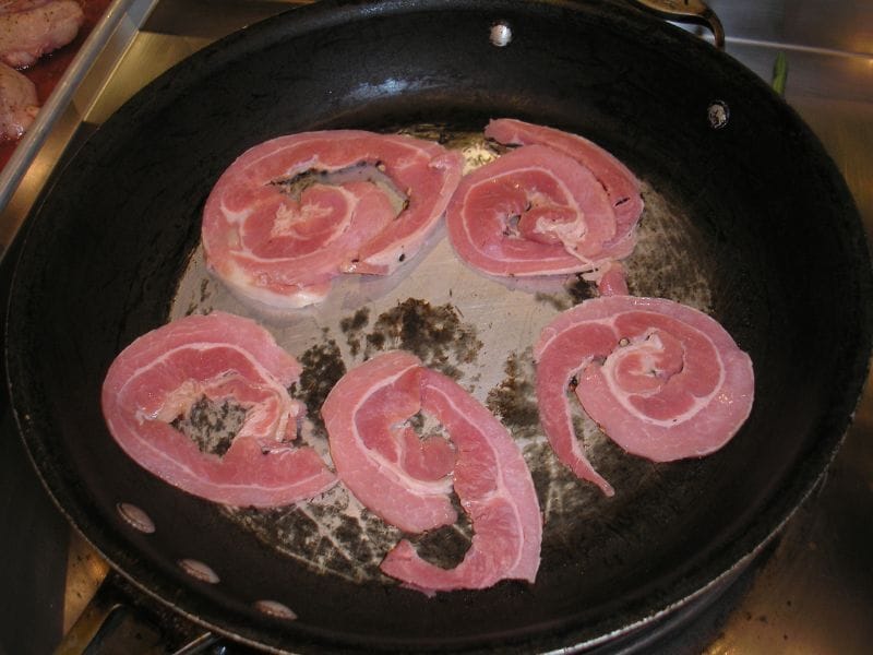 Frying slices of ventrèche